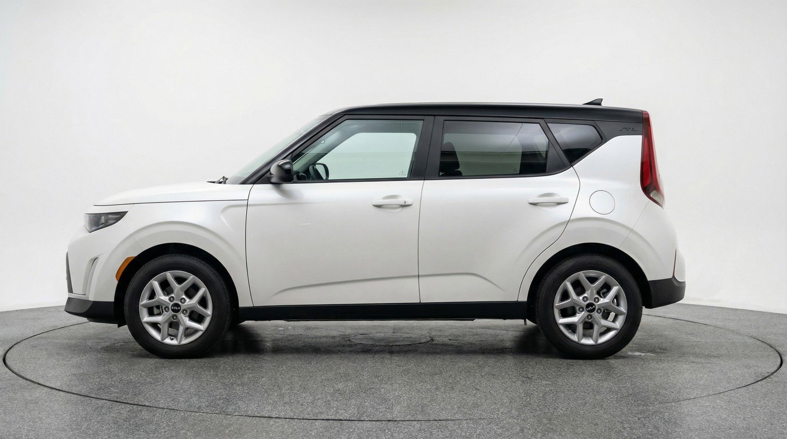 Used 2025 Kia Soul LX w/ LX Technology Package image 5
