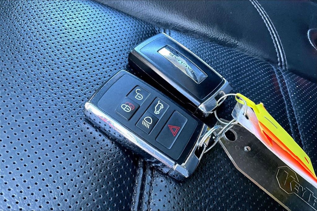 Used 2021 Jaguar E-PACE SE image 33