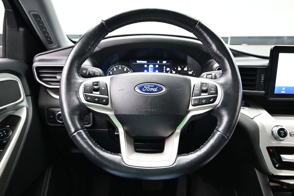 Used 2022 Ford Explorer XLT w/ Equipment Group 202A AWD/4WD image 21