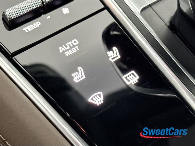 Used 2022 Porsche Panamera GTS image 31