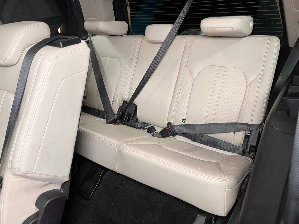 Used 2019 Ford Expedition Platinum image 16
