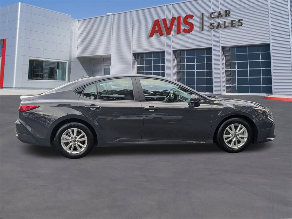 Used 2025 Toyota Camry LE image 5