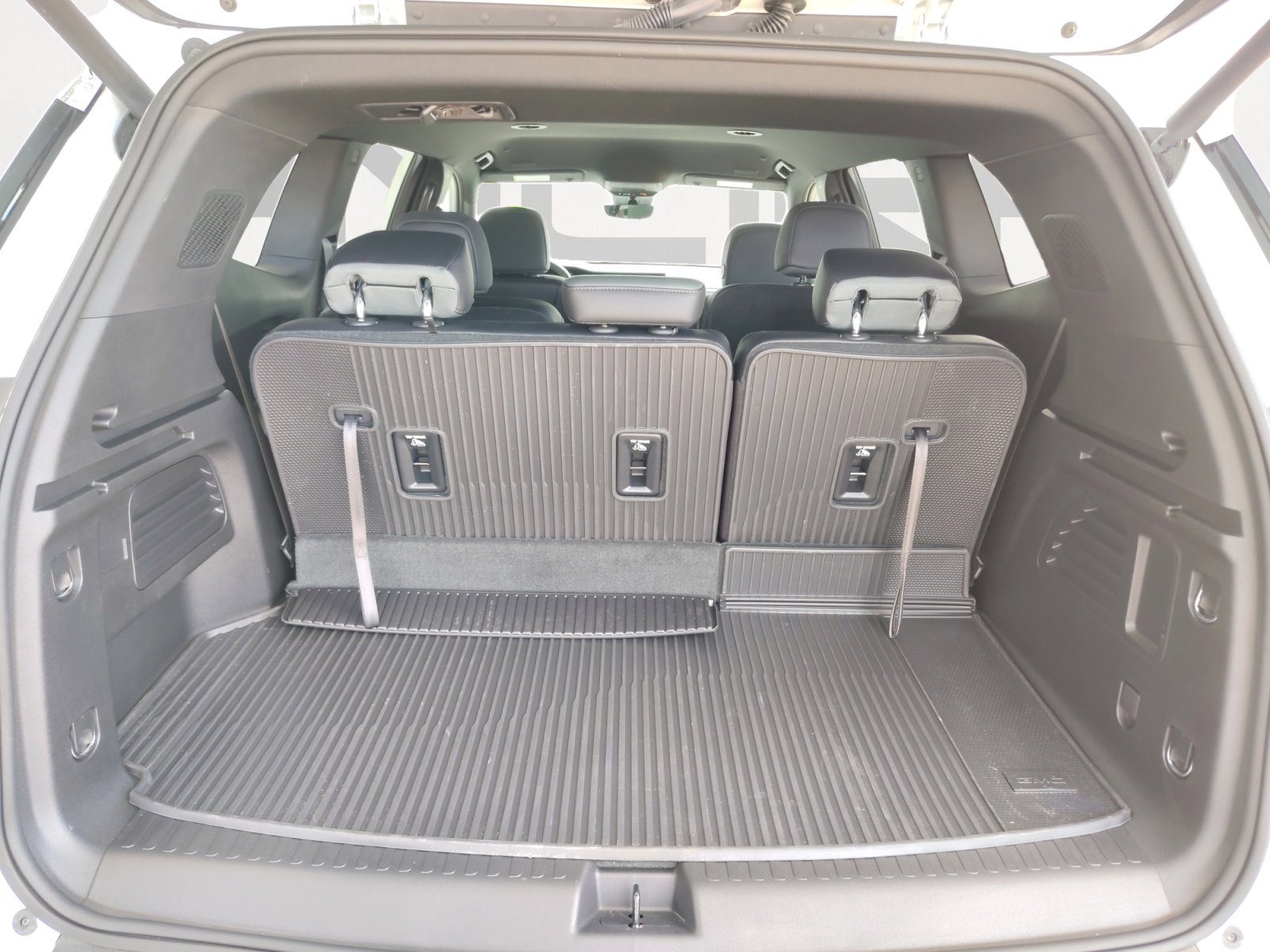 New 2026 GMC Acadia AT4 w/ LPO, Floor Liner Package image 12