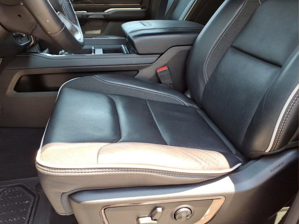 Used 2025 RAM 1500 Limited AWD/4WD image 17