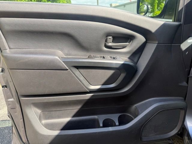 Used 2017 Nissan Titan 4x4 Crew Cab image 15