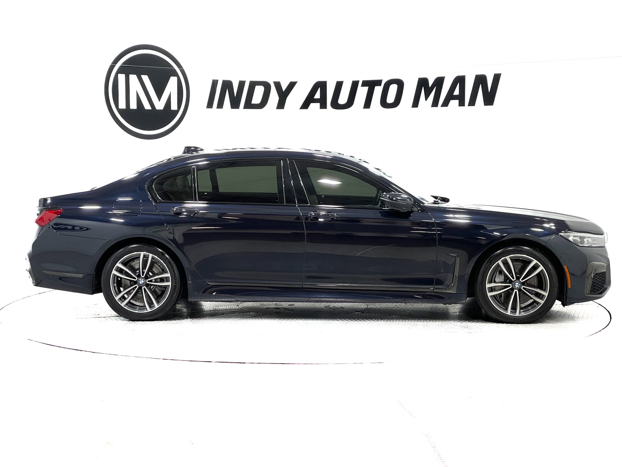 Used 2021 BMW 750i xDrive w/ Executive Package image 3