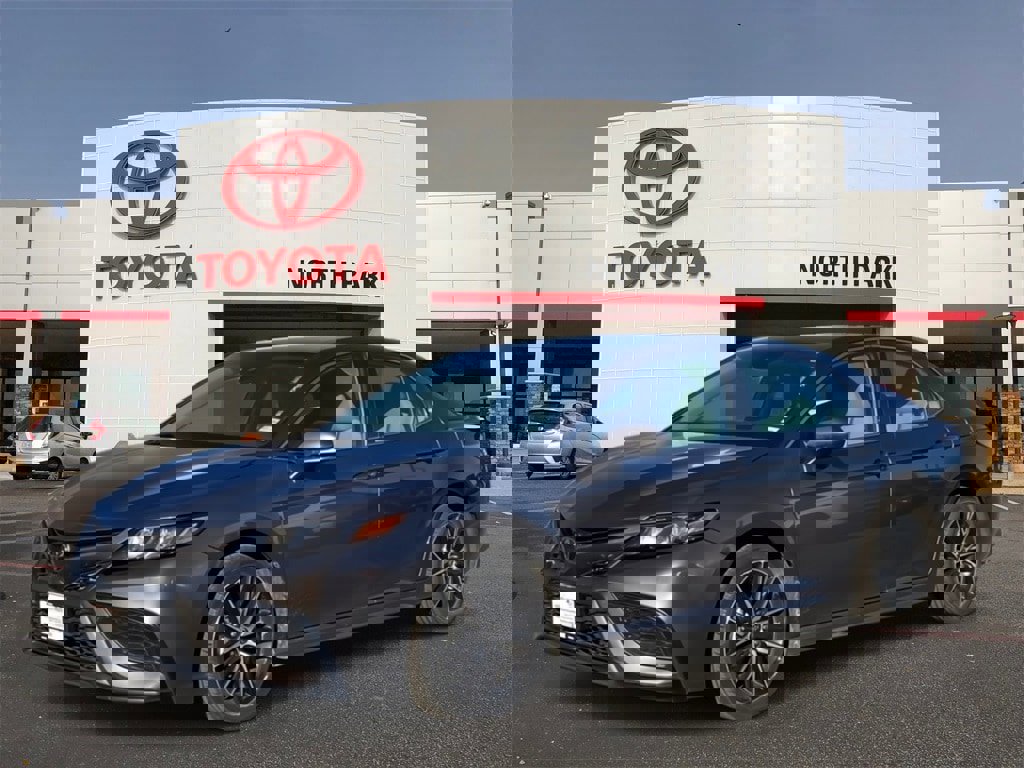 Certified 2024 Toyota Camry SE image 1