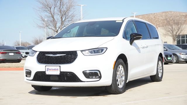 New 2026 Chrysler Pacifica Select FWD image 3
