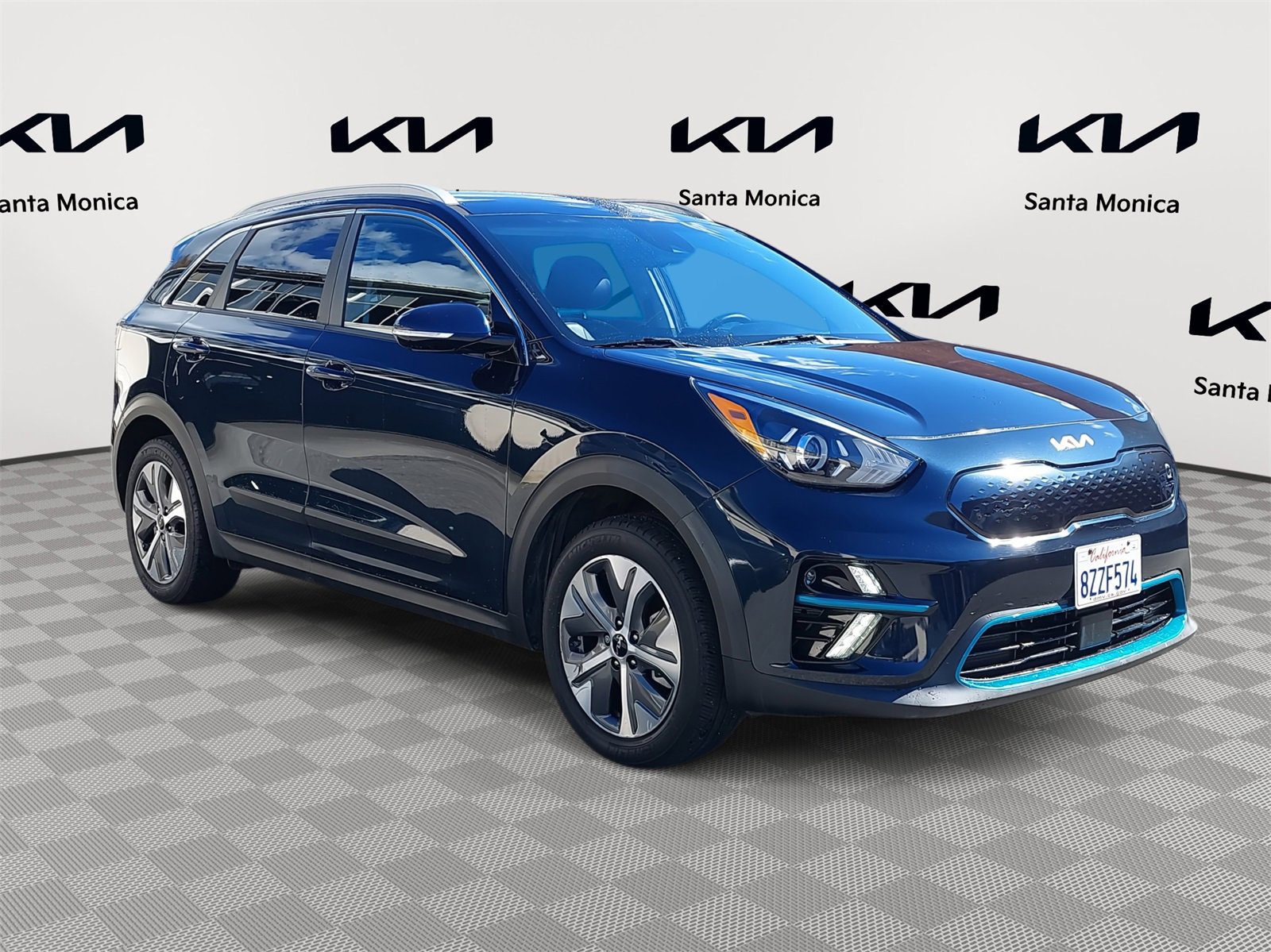 Used 2022 Kia Niro EX image 3