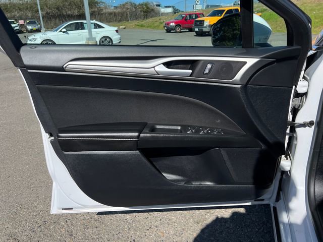 Used 2020 Ford Fusion SE image 18