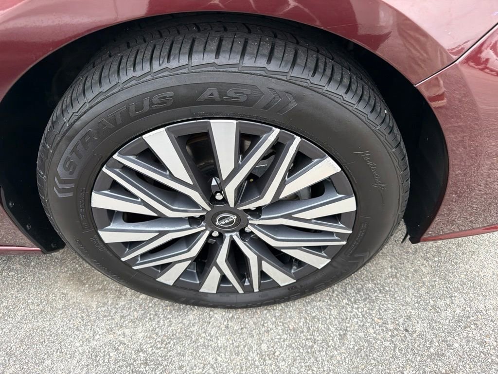Used 2024 Nissan Altima 2.5 SV FWD image 3