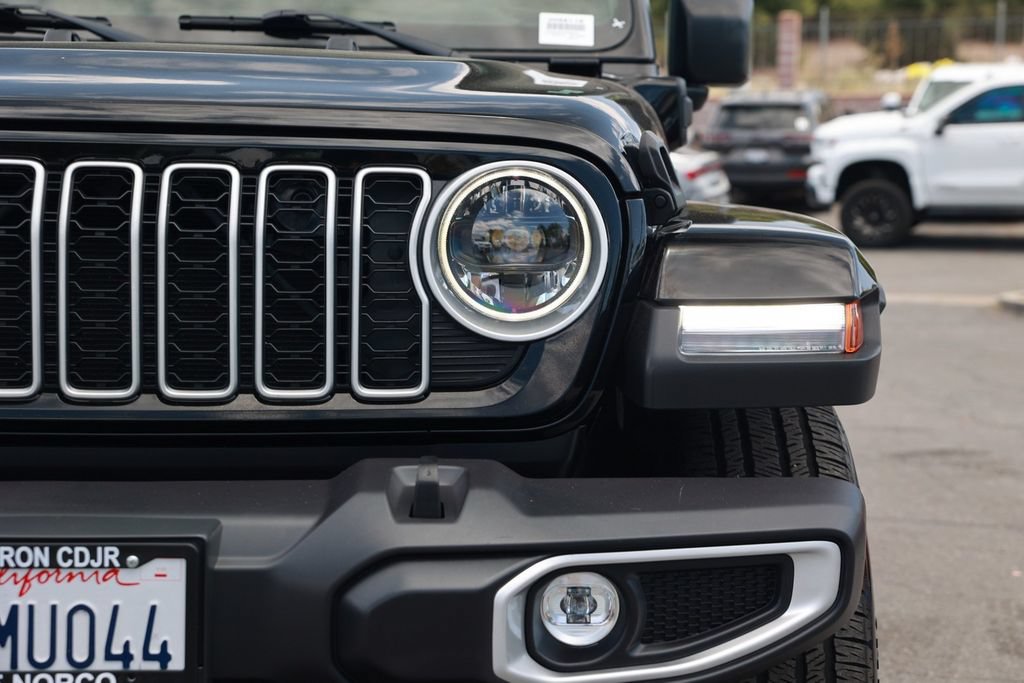 Used 2025 Jeep Wrangler Unlimited Sahara w/ Safety Group AWD/4WD image 5