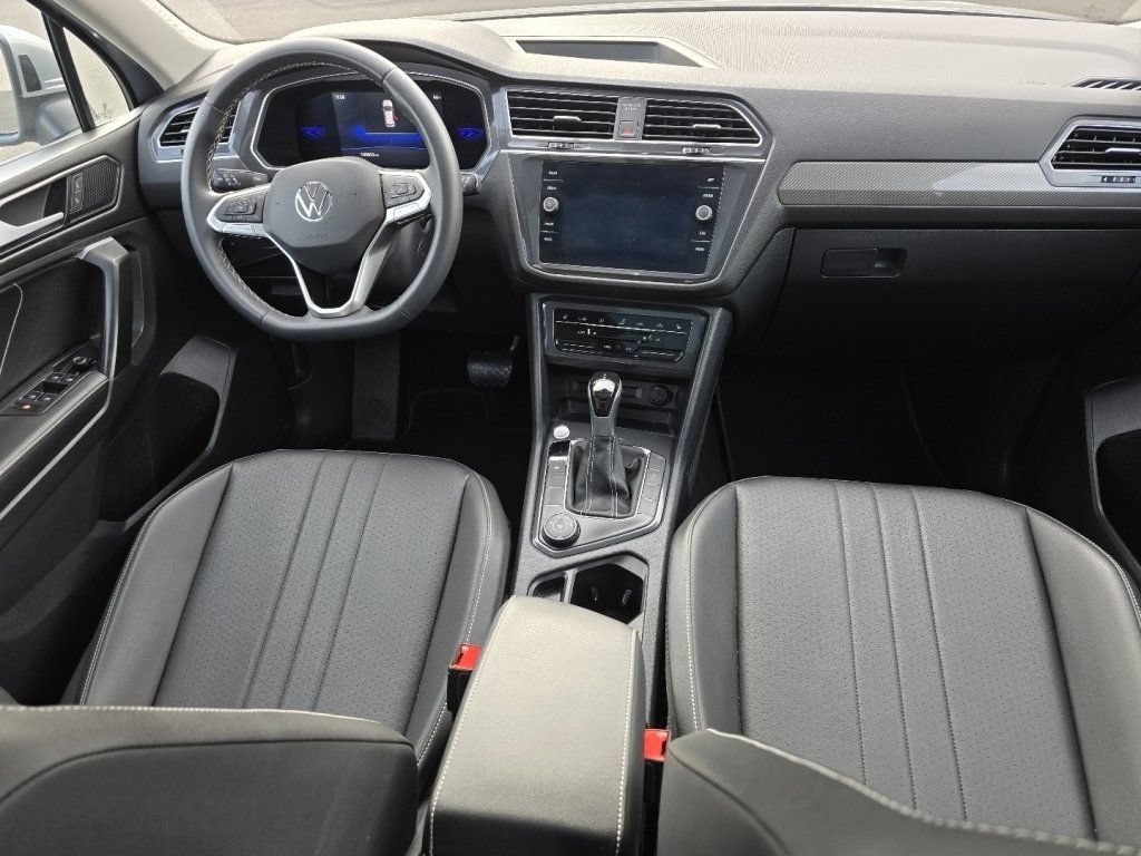 Used 2023 Volkswagen Tiguan SE AWD/4WD image 18