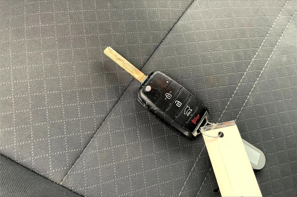 Used 2020 Kia Sorento LX image 14