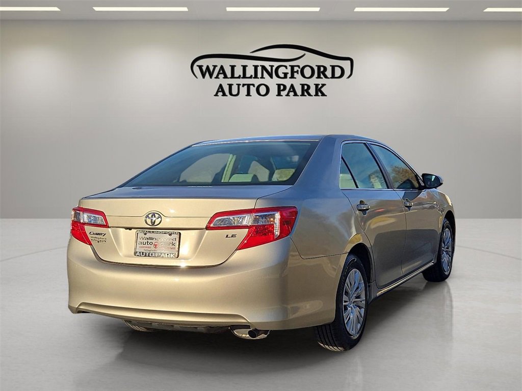 Used 2014 Toyota Camry LE image 4