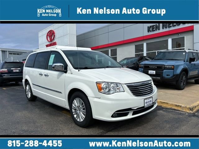 Used 2012 Chrysler Town & Country Limited image 1