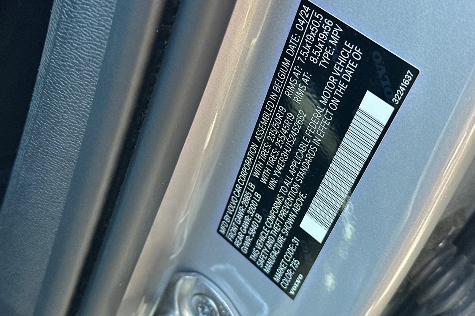 Certified 2025 Volvo EX40 Core AWD/4WD image 27