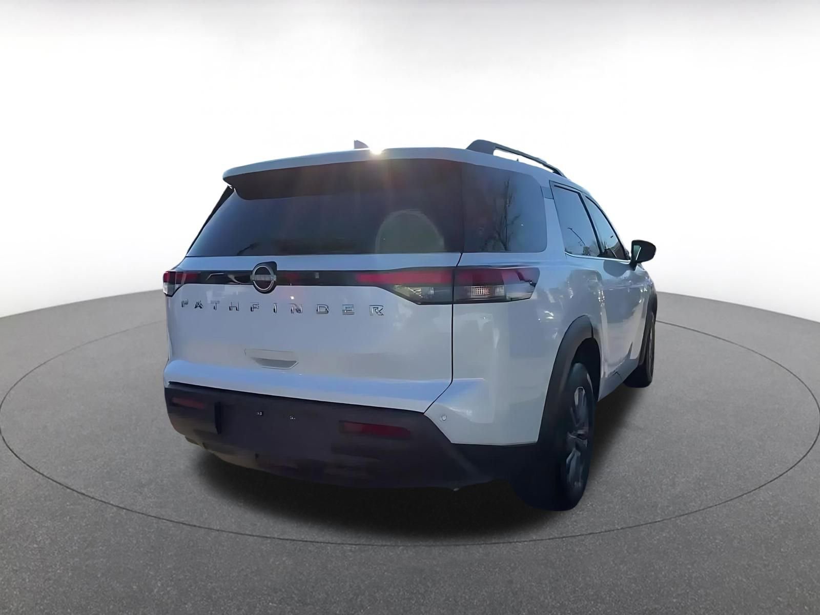 Used 2025 Nissan Pathfinder SV image 14