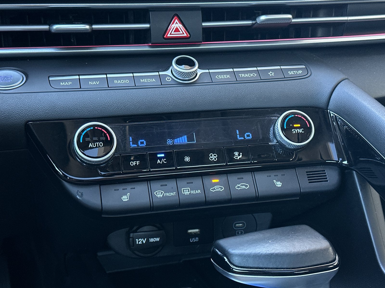 Used 2024 Hyundai Elantra Limited FWD image 19