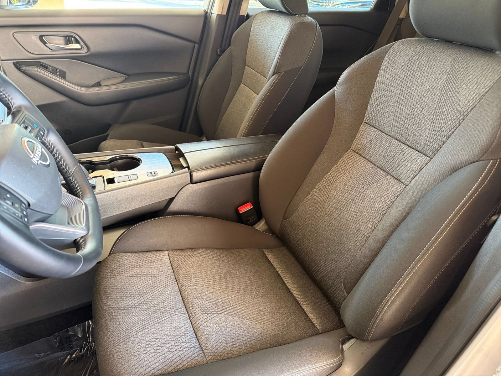 Used 2025 Nissan Rogue SV FWD image 28