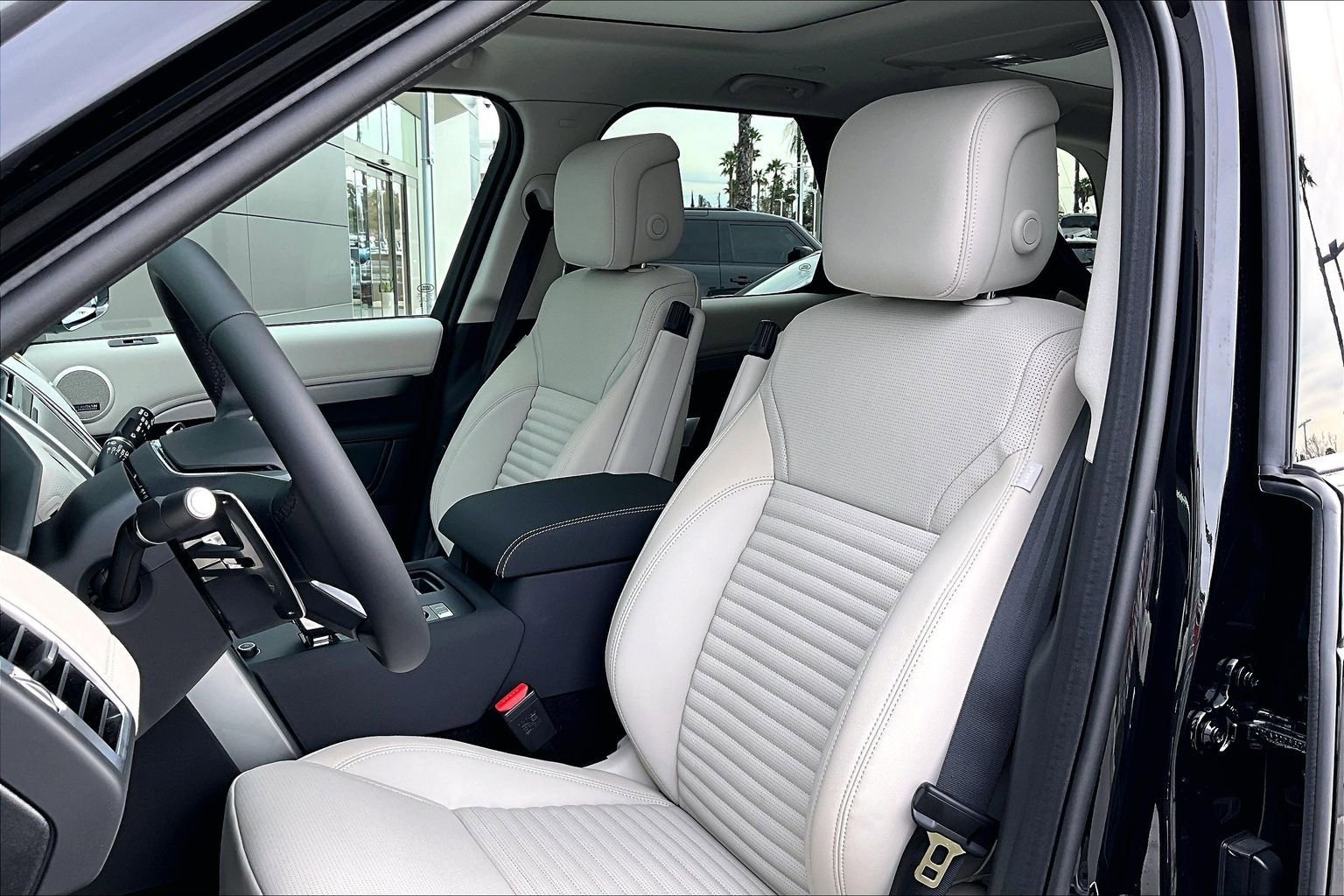 New 2026 Land Rover Discovery Limited Edition image 9
