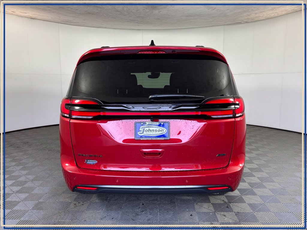 New 2027 Chrysler Pacifica Select AWD/4WD image 8