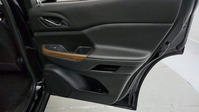 Used 2023 GMC Acadia SLE w/ Driver Convenience Package image 19