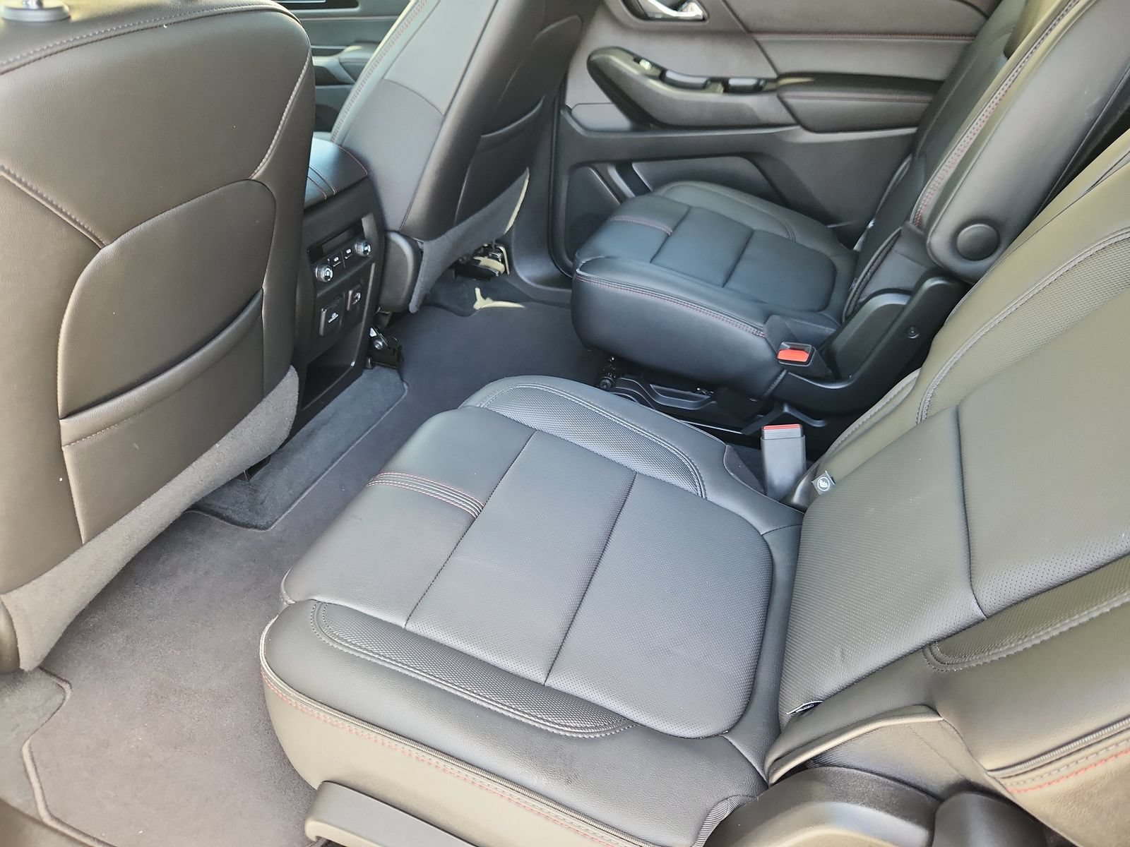 Used 2023 Chevrolet Traverse RS AWD/4WD image 11