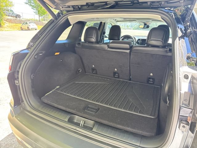 Used 2019 Jeep Cherokee Limited w/ Luxury Group AWD/4WD image 12