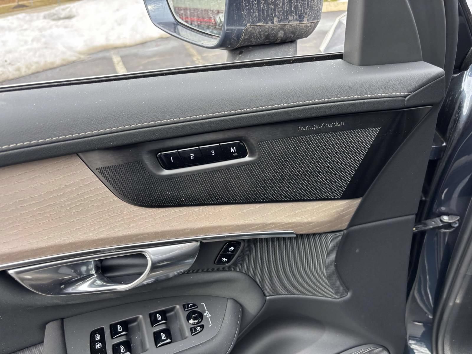 New 2026 Volvo XC90 B6 Plus w/ Protection Package Premier AWD/4WD image 12