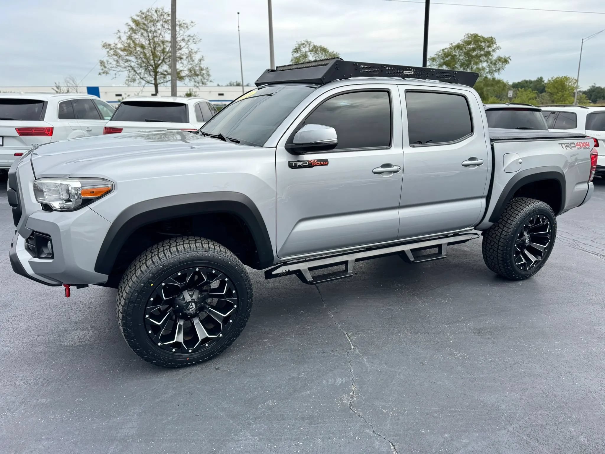 Used 2018 Toyota Tacoma TRD Off-Road w/ Technology Package AWD/4WD image 2