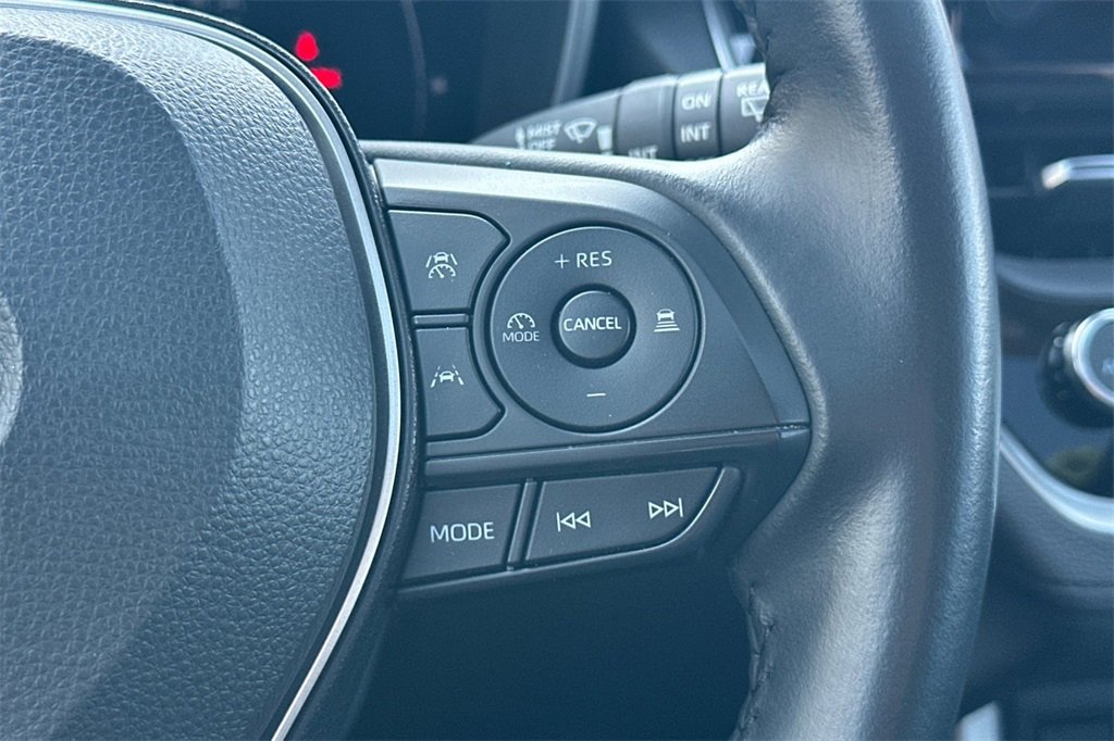 Used 2023 Toyota Corolla Cross XLE image 29