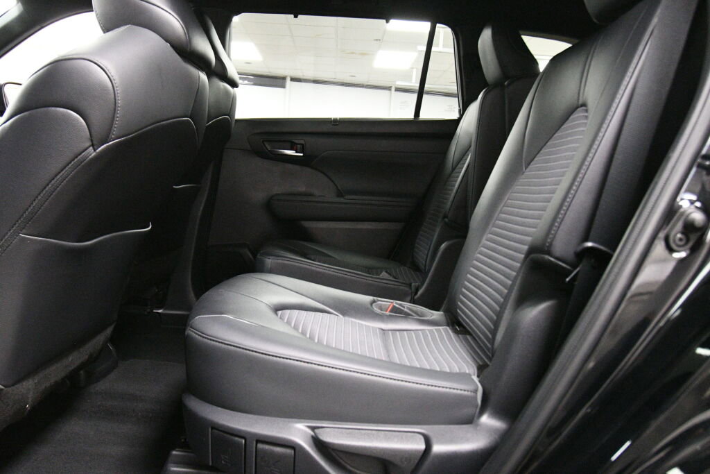 Used 2022 Toyota Highlander XSE image 21