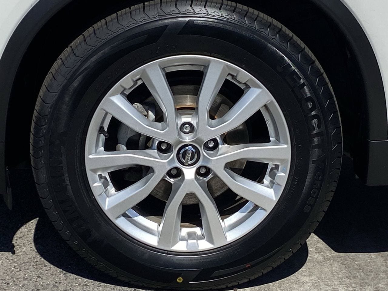 Used 2017 Nissan Rogue SV FWD image 8
