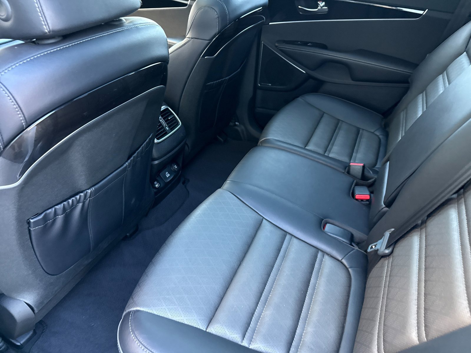 Used 2019 Kia Sorento SX image 12