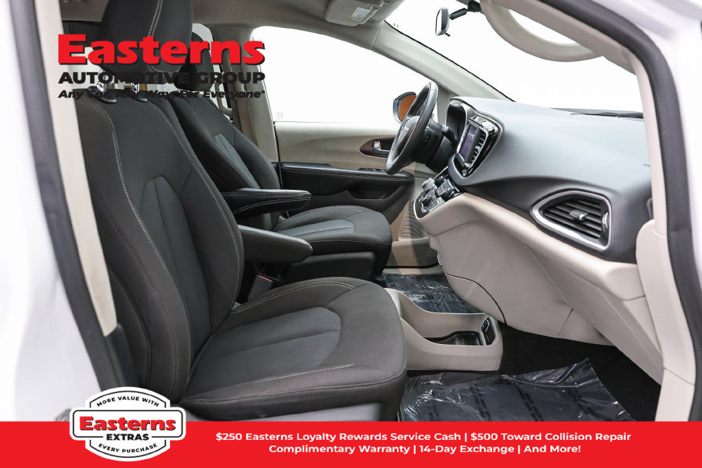 Used 2022 Chrysler Voyager LX FWD image 23