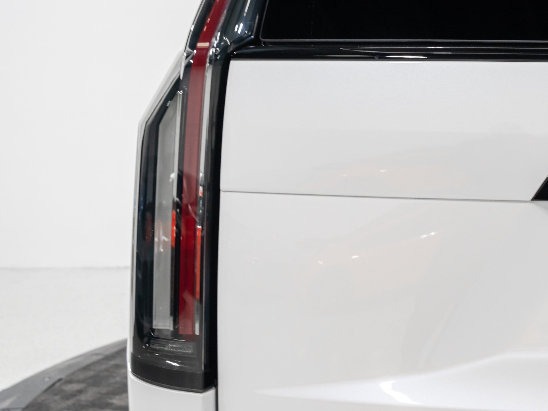 Used 2025 Cadillac Escalade V w/ LPO, ONYX Package AWD/4WD image 22