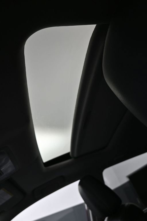 Certified 2019 Toyota Highlander XLE AWD/4WD image 18