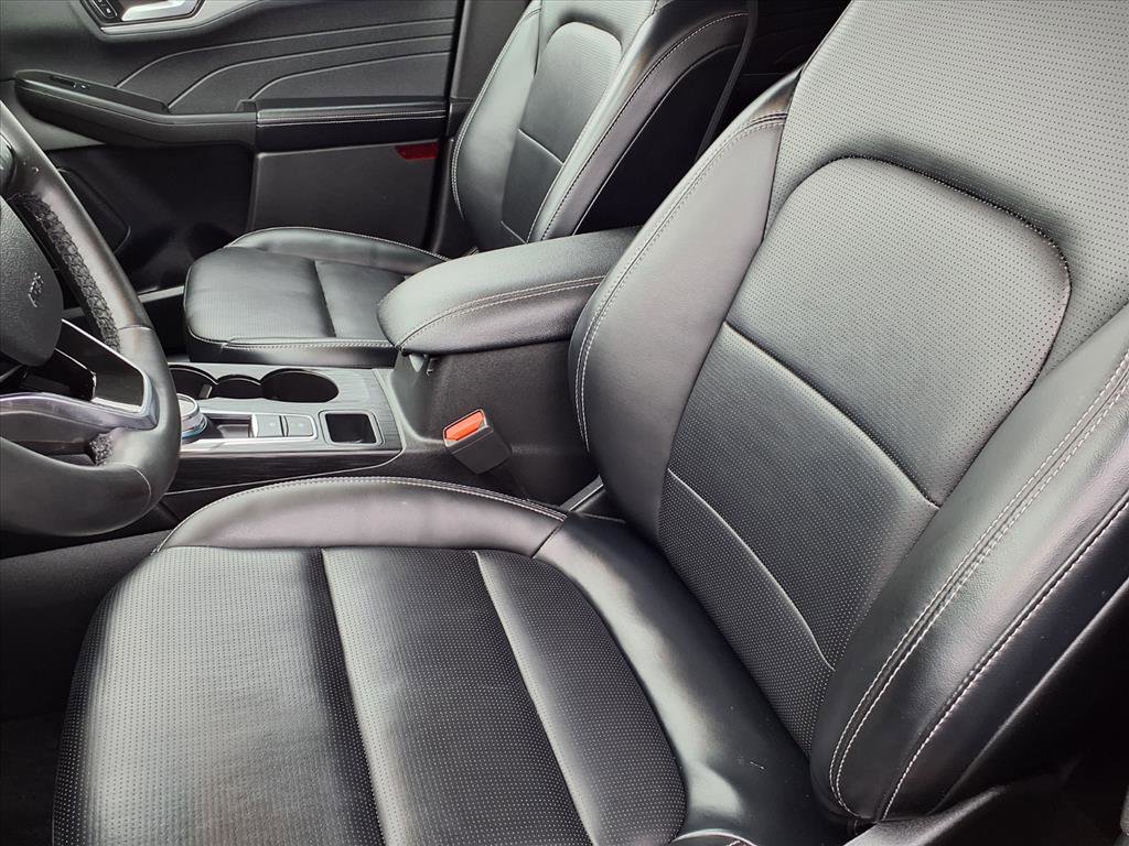 Used 2023 Ford Escape Platinum image 3