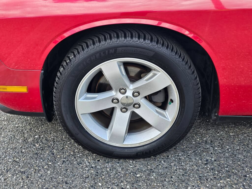 Used 2013 Dodge Challenger SXT RWD image 10