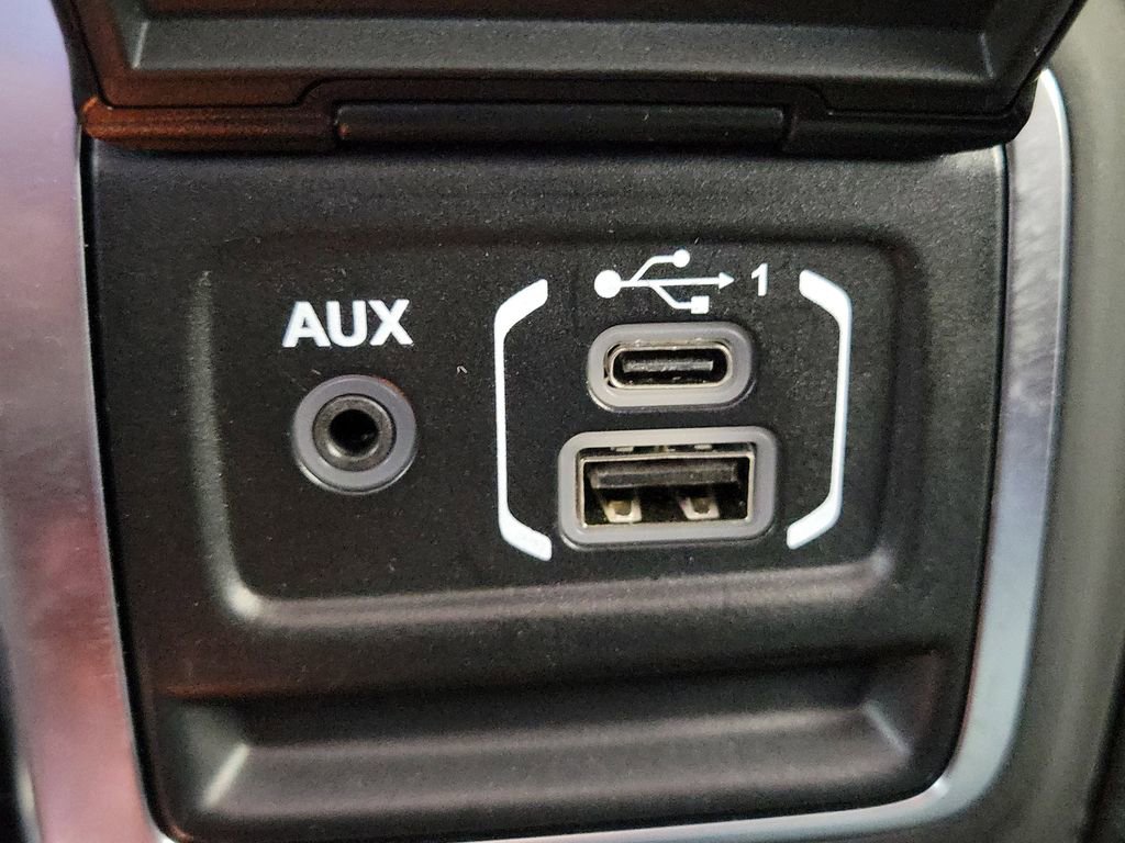 Used 2025 Jeep Wrangler Unlimited Sahara image 21