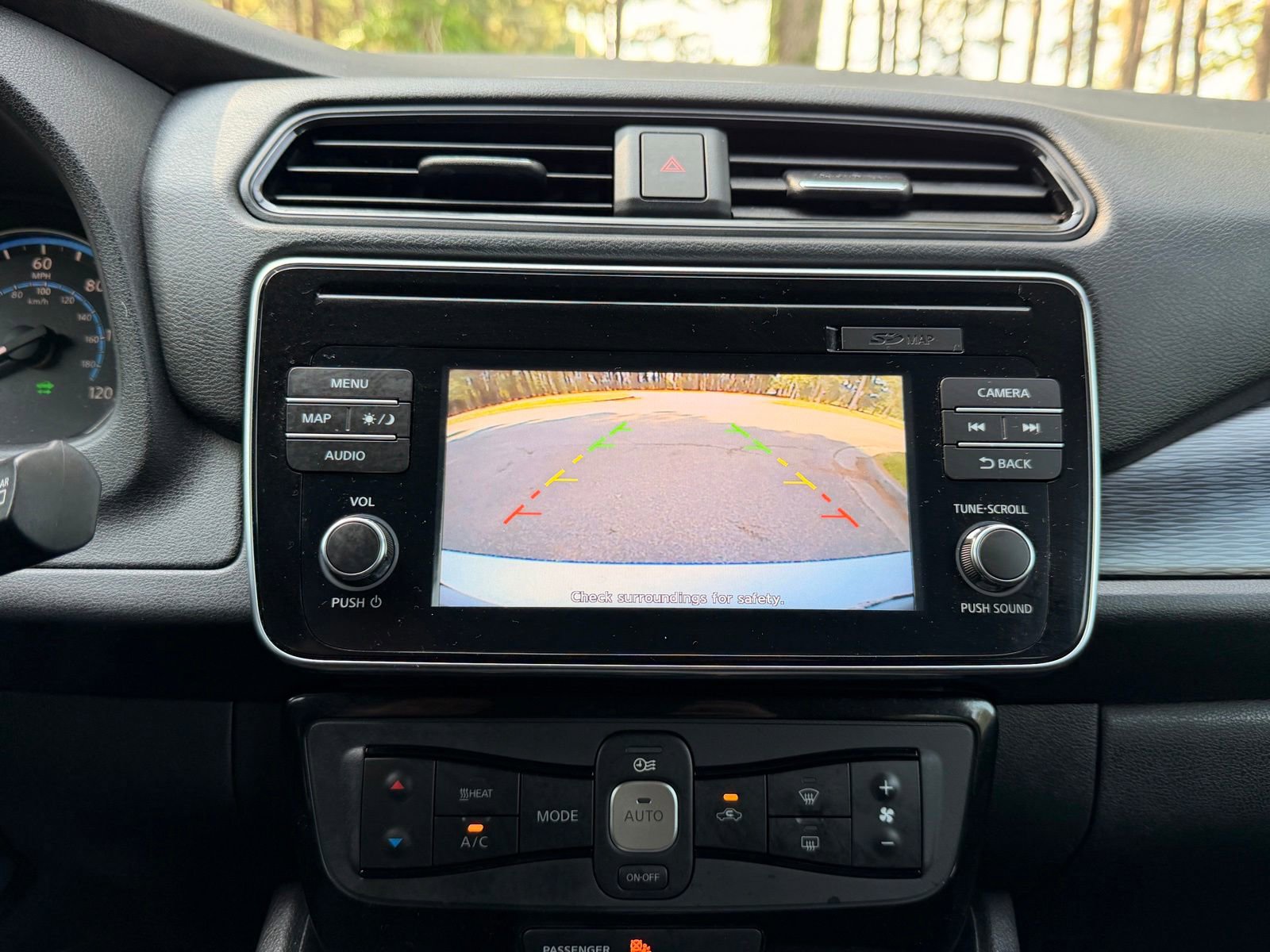 Used 2018 Nissan Leaf SV FWD image 4