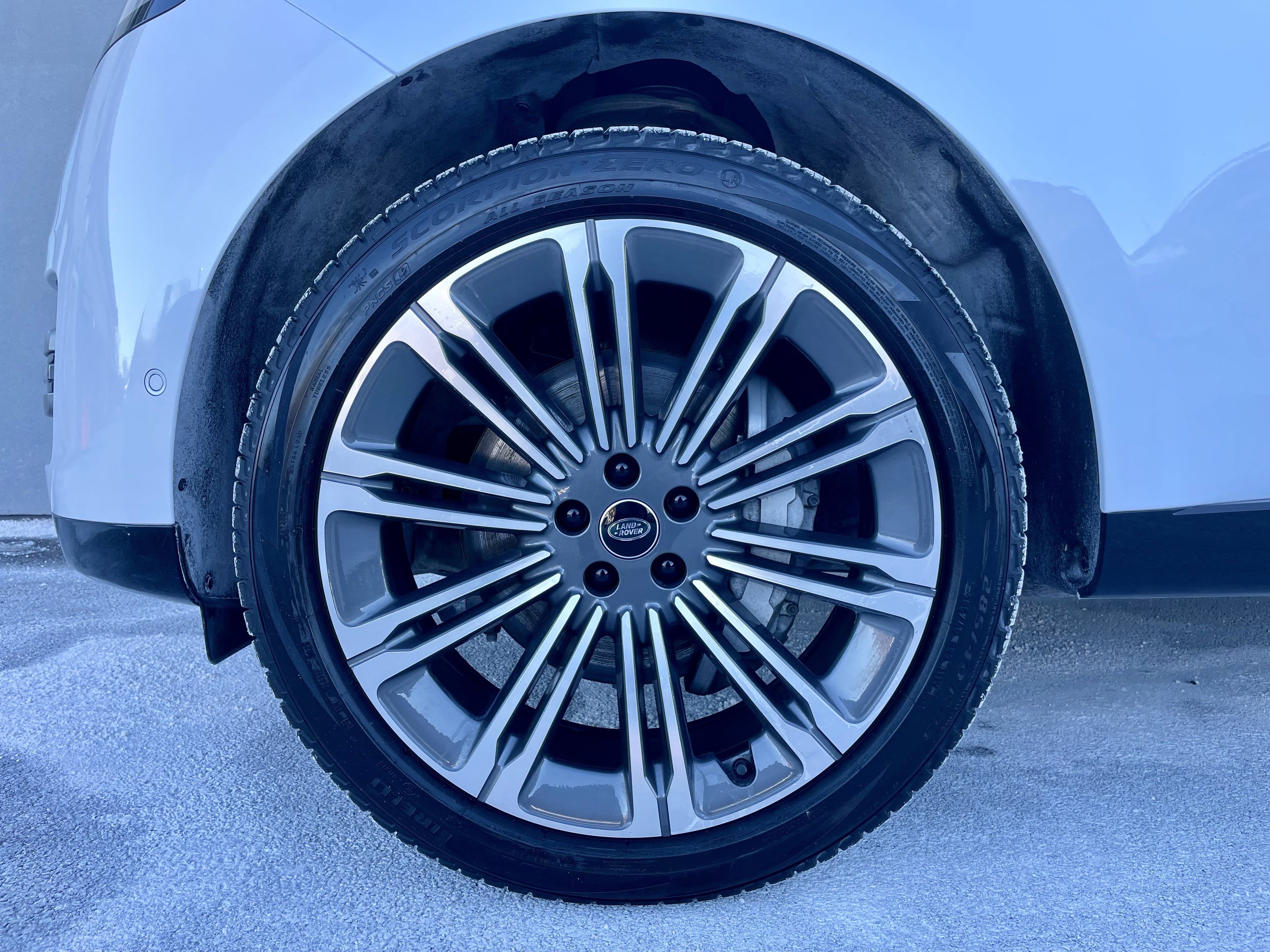 Certified 2024 Land Rover Range Rover Long Wheelbase SE image 9