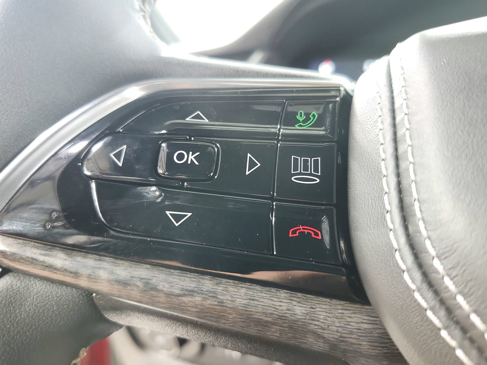 Used 2023 Jeep Grand Cherokee Overland AWD/4WD image 26