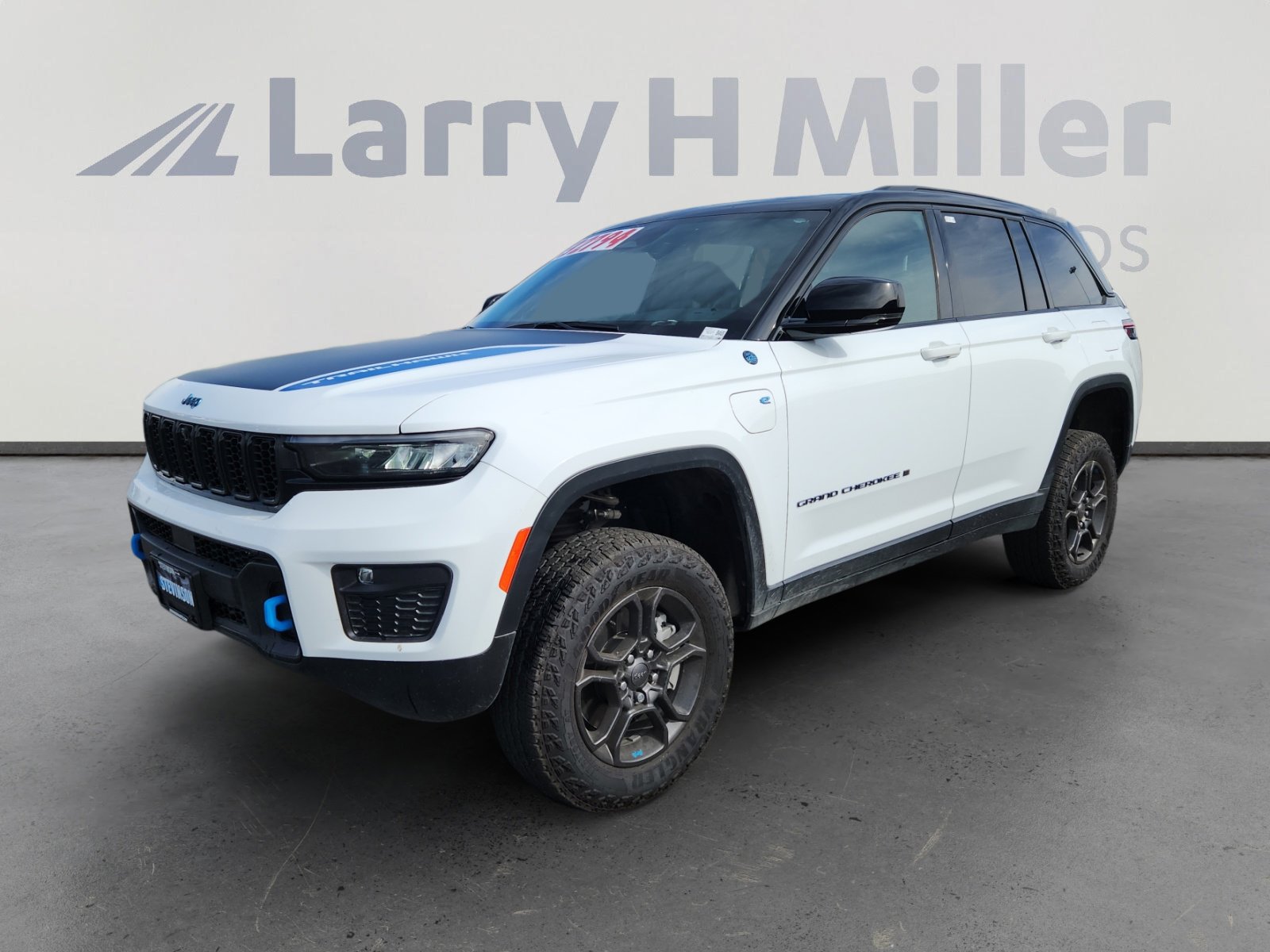 Used 2024 Jeep Grand Cherokee Trailhawk image 1