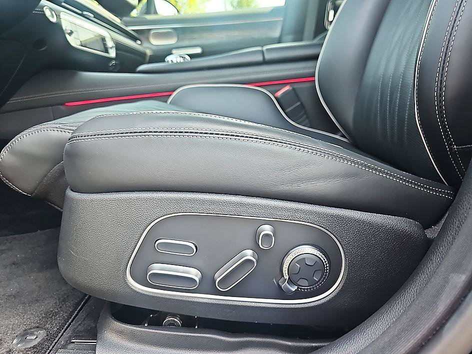 Used 2025 Genesis G90 3.5T AWD/4WD image 16