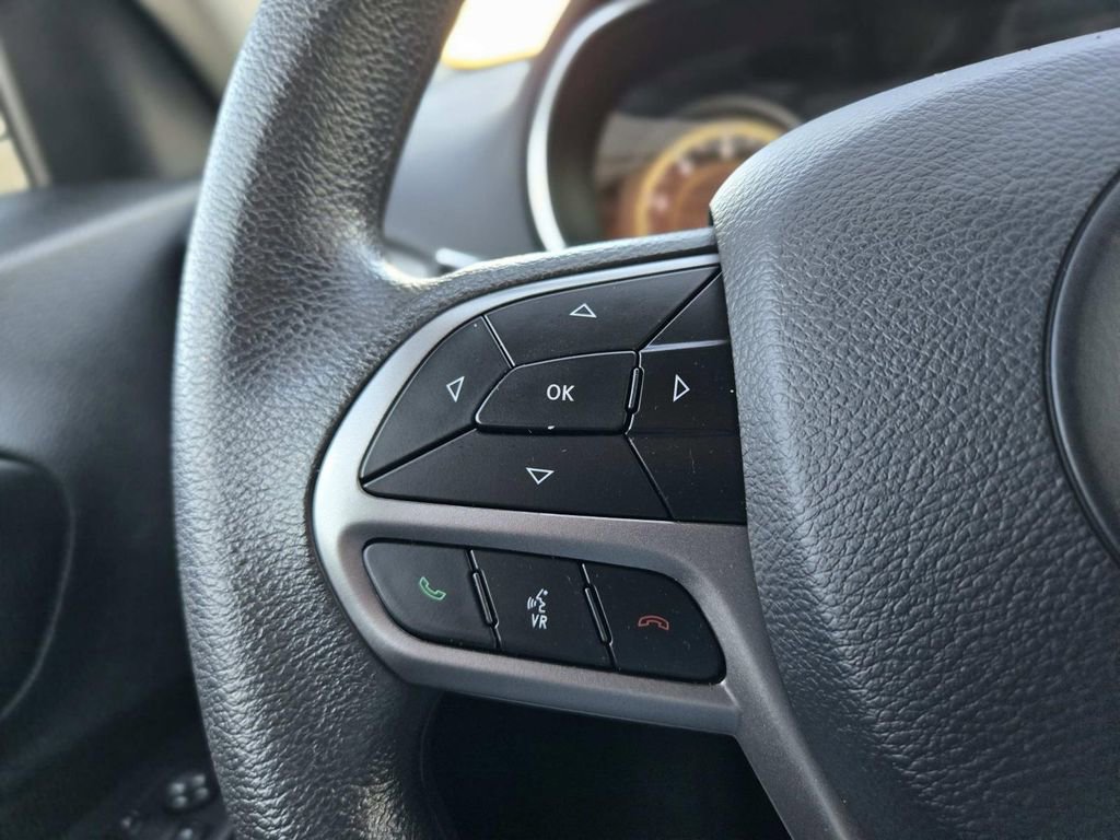 Used 2021 Jeep Cherokee Latitude image 21