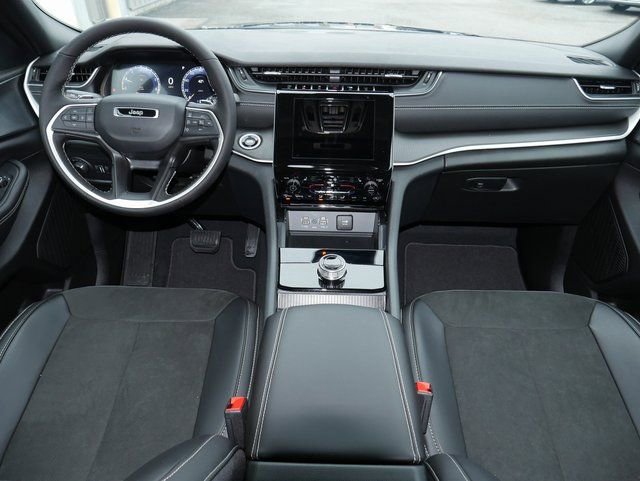 New 2025 Jeep Grand Cherokee Altitude image 5