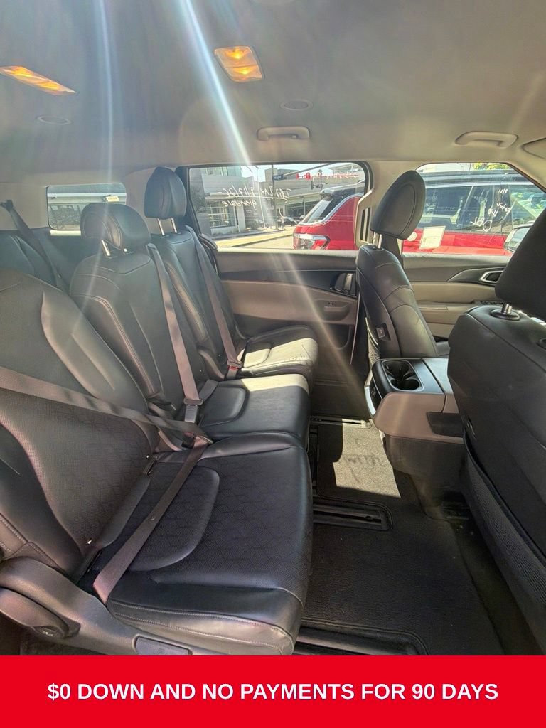 Used 2025 Kia Carnival FWD image 8