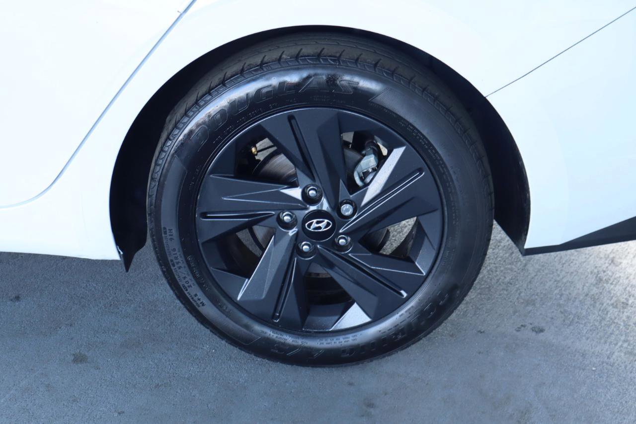 Used 2021 Hyundai Elantra SEL FWD image 11
